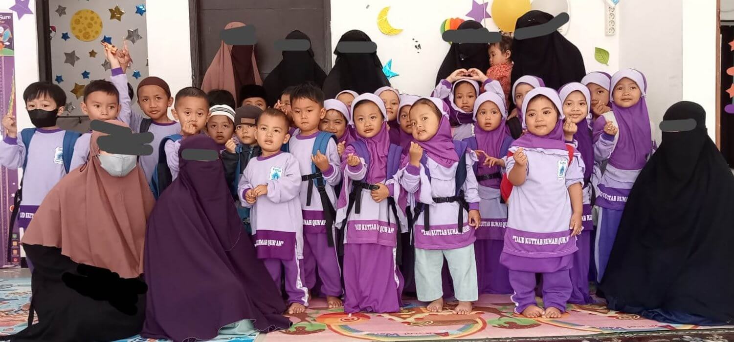 Tahfidz anak usia dini kuttab rumah qur;an - para santri dan ustadzaat taud kurmaqu