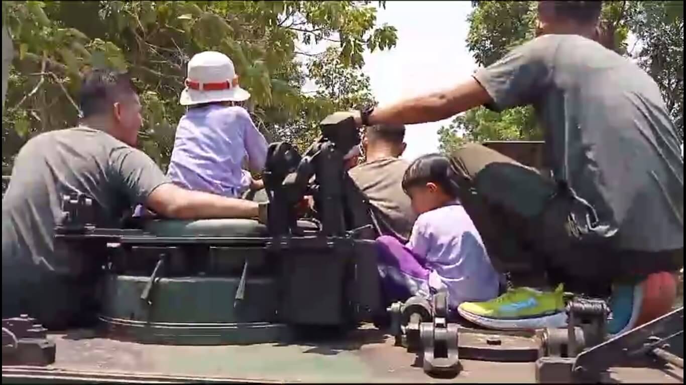 sekolah tahfidz balita tk playgroup kuttab rumah quran yonkav naik tank bersama tentara