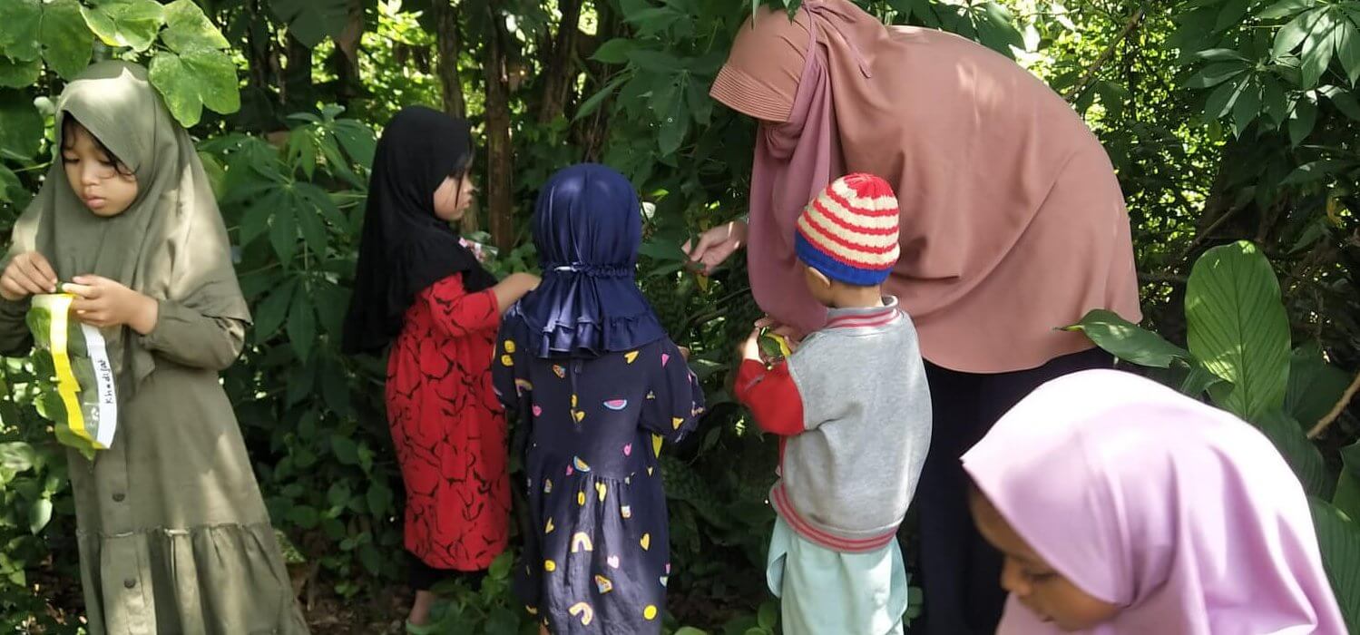 sekolah penghafal quran untuk anak usia dini bermain dan belajar di alam